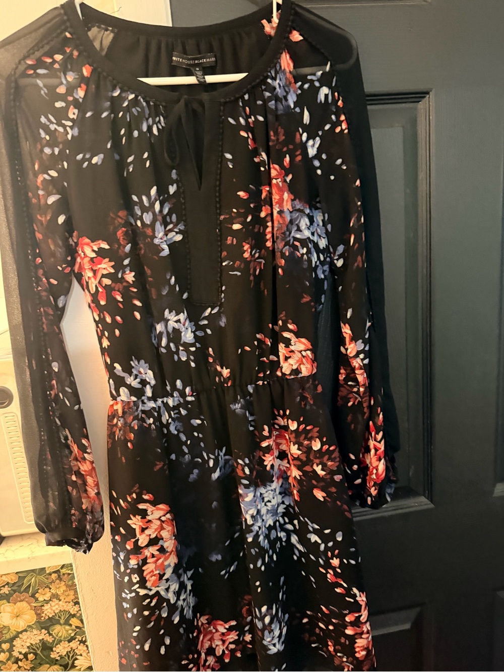 🖤 White House Black Market Floral Chiffon dress— Size 0 🖤